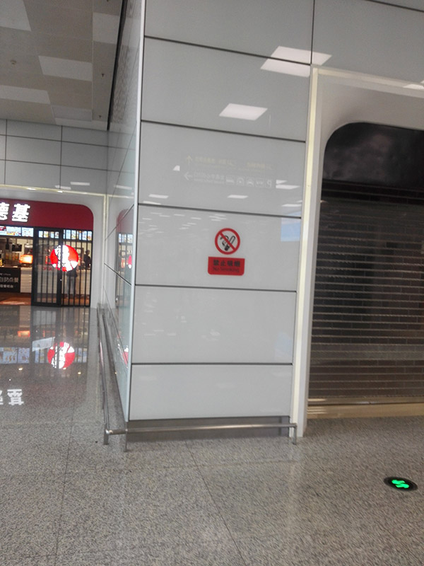 建筑、家具和家電鋼化玻璃油墨在室內(nèi)隔斷上的運(yùn)用